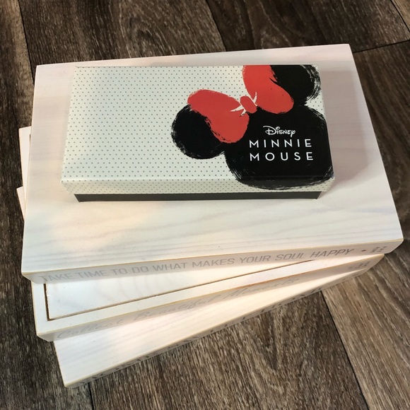 Disney Minnie Mouse clear crystal stud sterling silver earrings - Picture 3 of 3